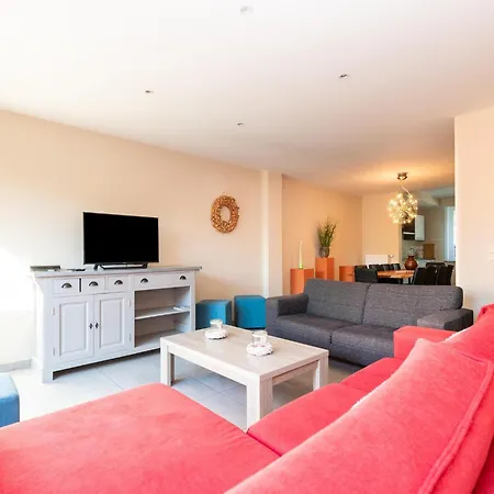 Spacious Holiday Home With Garden Ferienhaus Nieuwpoort